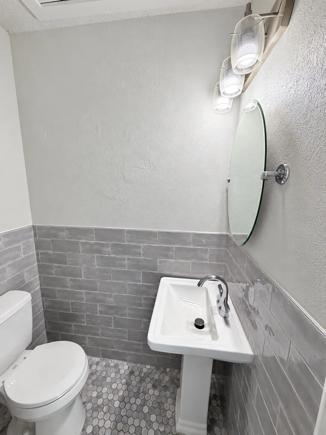 1476 N MANGONIA DRIVE, West Palm Beach, FL 33401