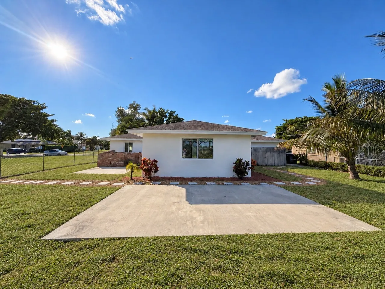 1476 N MANGONIA DRIVE, West Palm Beach, FL 33401