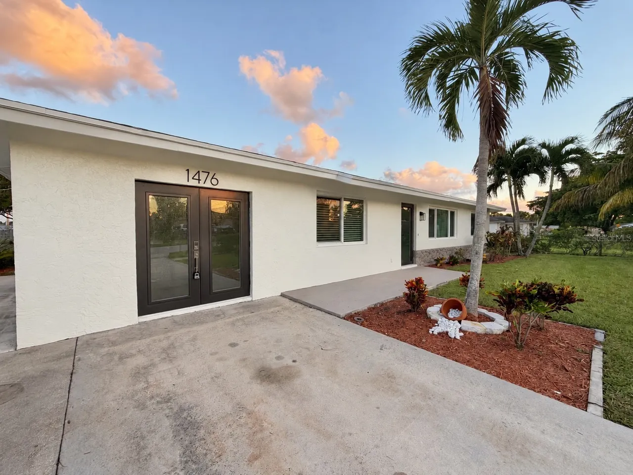 1476 N MANGONIA DRIVE, West Palm Beach, FL 33401