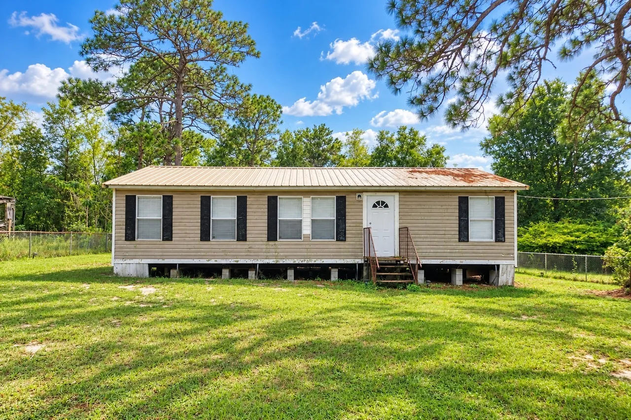 119 CARACAS STREET, Interlachen, FL 32148
